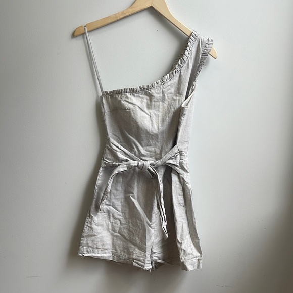 RUBY AND JENNA GREY ONE SHOULDER ROMPER - Picture 1 of 4